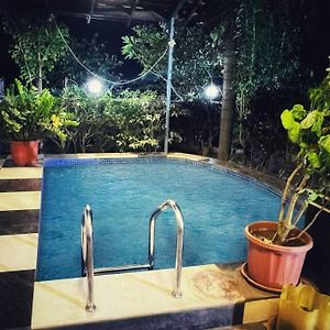 Zio Asmara- Peacefull Terrace Settings, Pool, Bbq Vila Titwala Exterior photo