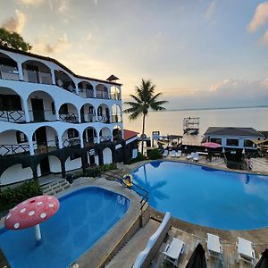 Hotel Mi Paraíso Río Dulce San Felipe Exterior photo