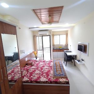 Modern Efficient Studio Flat With Equipped Pantry Apartamento Indore Exterior photo