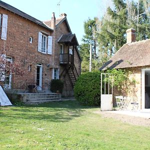 Chez Santia Vila Brinon-sur-Sauldre Exterior photo