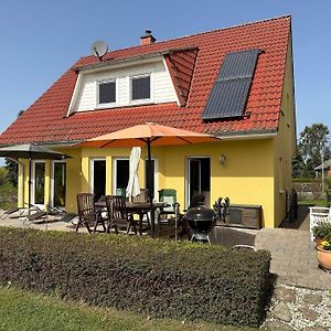 Individuell Eingerichtetes, Freistehendes Ferienhaus Mit Grossem Garten In Reizvoller Uckermarckischer Ortschaft Hardenbeck Exterior photo