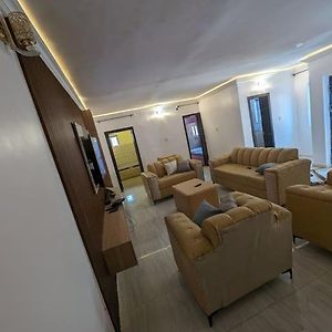 King-Size 2-Bed-Apt With 24Hrs Pwr & Wifi Apartamento Lagos Exterior photo