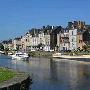 Spacieux T3 Lumineux Dans Quartier Historique Avec Wifi Apartamento Redon Exterior photo