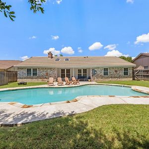 The Stylish Villa & Pool In Dfw Bedford Exterior photo