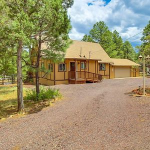 Pet-Friendly Show Low Retreat With Deck And Grill Exterior photo