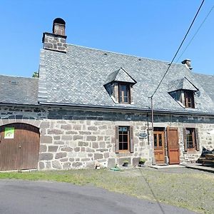 Maison De Caractere Au Pied Du Puy Chavaroche Avec Terrasse, Jardin Et Cheminee - Fr-1-742-237 Vila Le Fau  Exterior photo