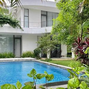 Ivory Villas & Resort Hòa Bình Exterior photo