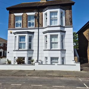 Beautiful Victorian Coastal Home With Tranquil Garden & Free Parking KENT Exterior photo