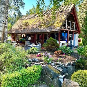 Veskimaee Muhu Island Hotel Moega Exterior photo