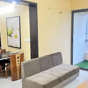 Cozy 2Bhk In Prime Location Ahmedabad Exterior photo