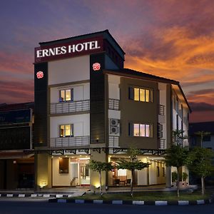 Ernes Hotel Bayu Mutiara Bukit Mertajam Exterior photo