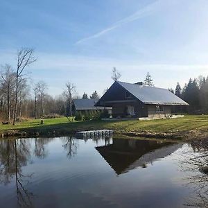 Kuuse Metsamaja Vila SAAREMAA Exterior photo