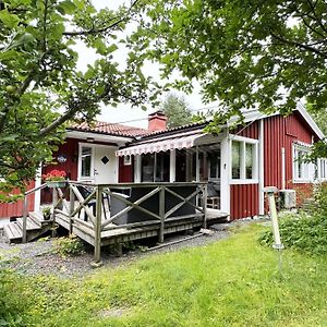 Cozy Cottage With 10 Beds Near Landvetter Exterior photo