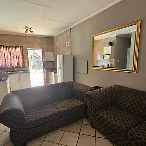 Zuch Accommodation At Pafuri Self Catering - Guest Apartment Polokwane Exterior photo