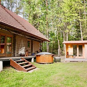 Quiet Log House, Vaikne Palkmaja, Saun Ja Kuemblustuenn Vila Rannakula  Exterior photo