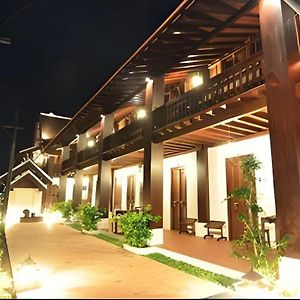 Khonpasong Hote 2F Hotel Vientiane Exterior photo