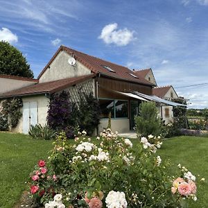 Gite Avec Piscine Et Roseraie Pres De Vichy - Fr-1-489-545 Vila Louchy-Montfand Exterior photo