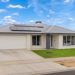 Popular Villa Shepparton Exterior photo