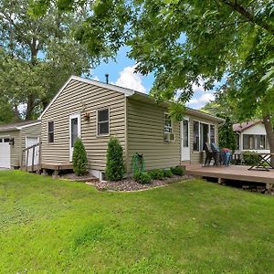 Lakefront, Wildlife Cabin Retreat - Pelican Bay Cabin Vila Lindstrom Exterior photo