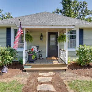 The Cabernet Cabin Defiance Home On Katy Trail! Exterior photo