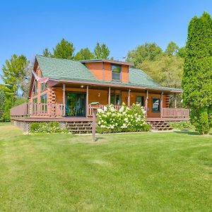 Michigan Cabin With On-Site Fishing Pond And Deck Vila Mio Exterior photo