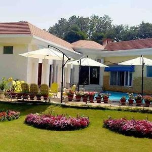 Riviera Cloud Farmhouse Vila Manesar Exterior photo