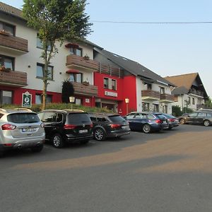 Land-Gut-Hotel Zur Burg Nuerburg Exterior photo