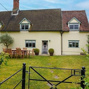 Peacocks Ley Vila Cavendish Exterior photo