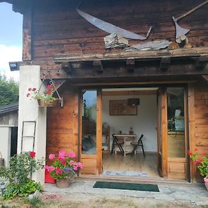 Beau Studio Dans La Vallee De Chamonix Apartamento Les Trabets Exterior photo