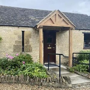 Cosy Cotswold Barn Conversion In Andoversford Apartamento Exterior photo