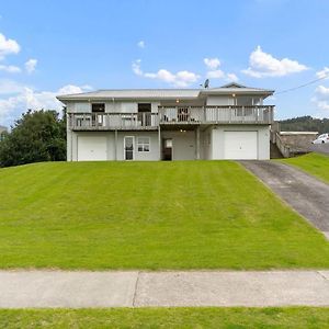 Location On Winifred - Upper And Lower Level Vila Whangamata Exterior photo