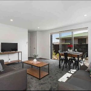 Stylish & Cozy Townhouse In Chch Apartamento Harewood Settlement Exterior photo