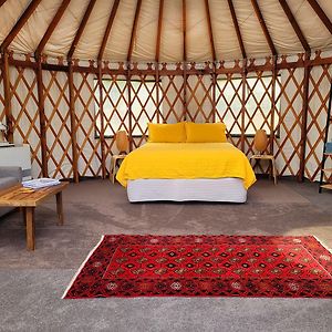 Mountain Yurt, Stunning Views, Near Wanaka Acomodação com café da manhã Hawea Flat Exterior photo