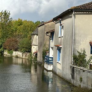 Right On The River- 4 Bedroom House Centre Of Town Aigre Exterior photo