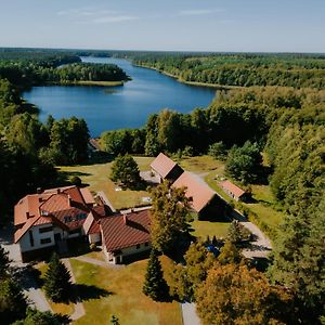 Kwatera W Lesniczowce Czarne Hotel Karszanek Exterior photo