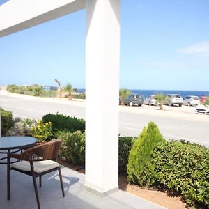 Homely 2-Bedroom Apartment With Garden And Sea View Cirénia Exterior photo