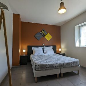 Chambre Pmr Avec Salle D'Eau Privative, Grande Lit, Et Petit-Dejeuner Inclus In Neuvy-Saint-Sepulchre - Fr-1-591-608 Acomodação com café da manhã Exterior photo