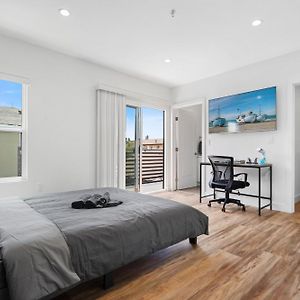 Spacious Bedroom With Private Bathroom Los Angeles Exterior photo