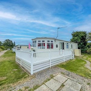 Great Dog Friendly Caravan To Hire With Field Views In Norfolk Ref 10132B Hotel Belton with Browston Exterior photo