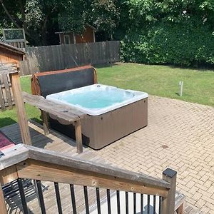 Appartment With Hot Tub And Backyard And Free Parking Saint-Hyacinthe Exterior photo