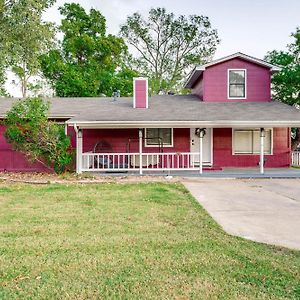 Aggie Game Day Retreat About 1 Mi To Texas A And M! Vila Bryan Exterior photo