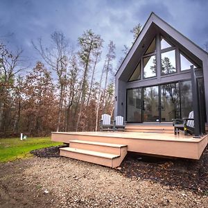 Gorgeous Modern Chalet In The Woods Vila Wellston Exterior photo