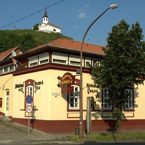 Alabárdos Panzió és Apartmanház Acomodação com café da manhã Esztergom Exterior photo