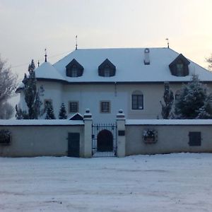 Castle Kaštieľ Kotešová Apartamento Exterior photo