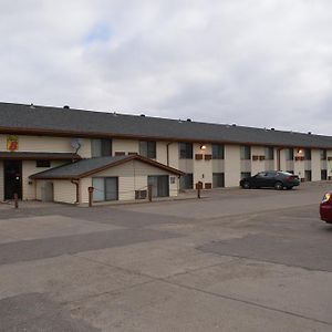 Super 8 By Wyndham Devils Lake Exterior photo