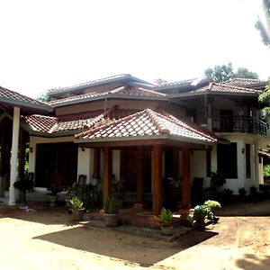 Peacock Tourist Rest Hotel Anuradhapura Exterior photo