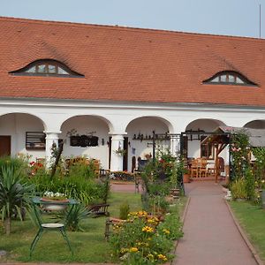 Régi Csárda és Panzió Acomodação com café da manhã Magyarszerdahely Exterior photo