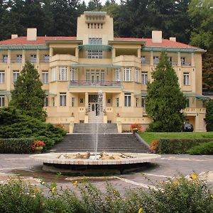 Dum Bedricha Smetany Hotel Luhačovice Exterior photo