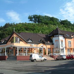 Galcsik Fogadó Hotel Salgótarján Exterior photo