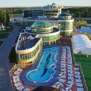 Ramada By Wyndham Yekaterinburg Hotel & Spa Exterior photo